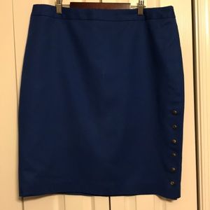 Classic pencil skirt with gold button details